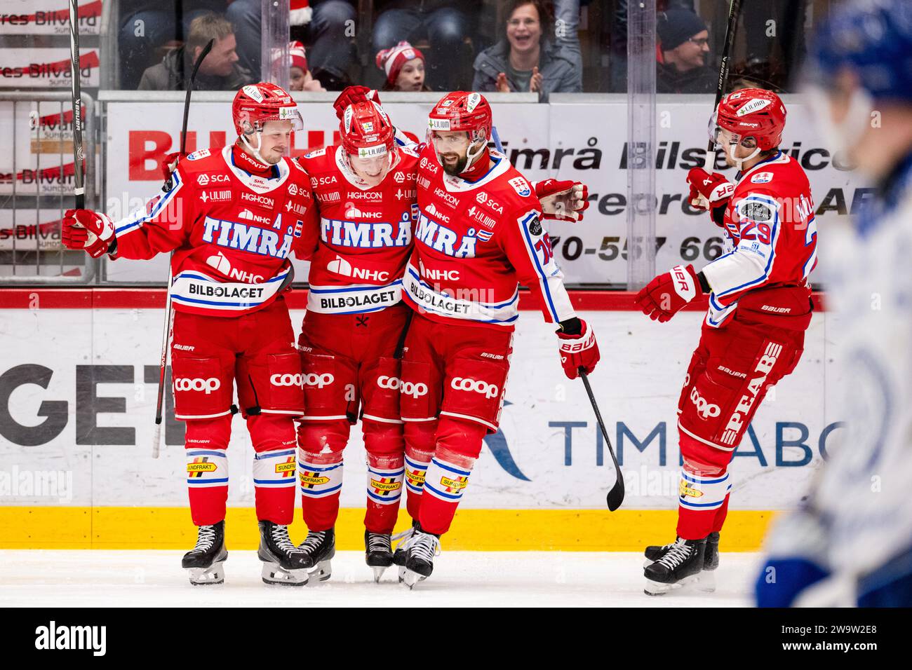 Axel Rindell 231230 Timrås Axel Rindell jublar med Jonathan Dahlén och Robin Hanzl ...