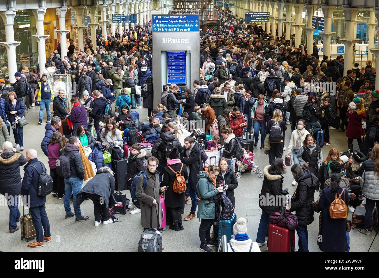London, UK. 30th Dec, 2023. Passengers stranded at St Pancras International in London as Eurostar cancelled all today's trains due to flooding in Thames tunnel. Credit: Marcin Rogozinski/Alamy Live News Stock Photo