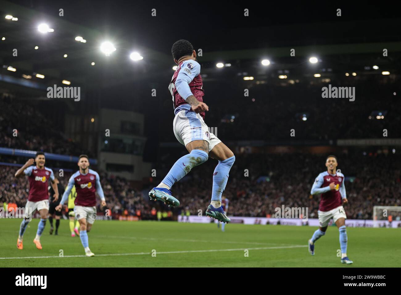 Birmingham, UK. 30th Dec, 2023. Douglas Luiz of Aston Villa celebrates his goal to make it 3-2 during the Premier League match Aston Villa vs Burnley at Villa Park, Birmingham, United Kingdom, 30th December 2023 (Photo by Mark Cosgrove/News Images) in Birmingham, United Kingdom on 12/30/2023. (Photo by Mark Cosgrove/News Images/Sipa USA) Credit: Sipa USA/Alamy Live News Stock Photo