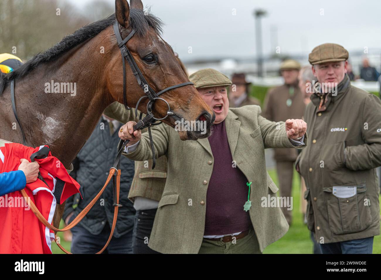 Could Talkaboutit, ridden by Brendan Powell and trained by Colin Tizzard, wins the handicap hurdle at Wincanton, March 10th 2022 Stock Photo