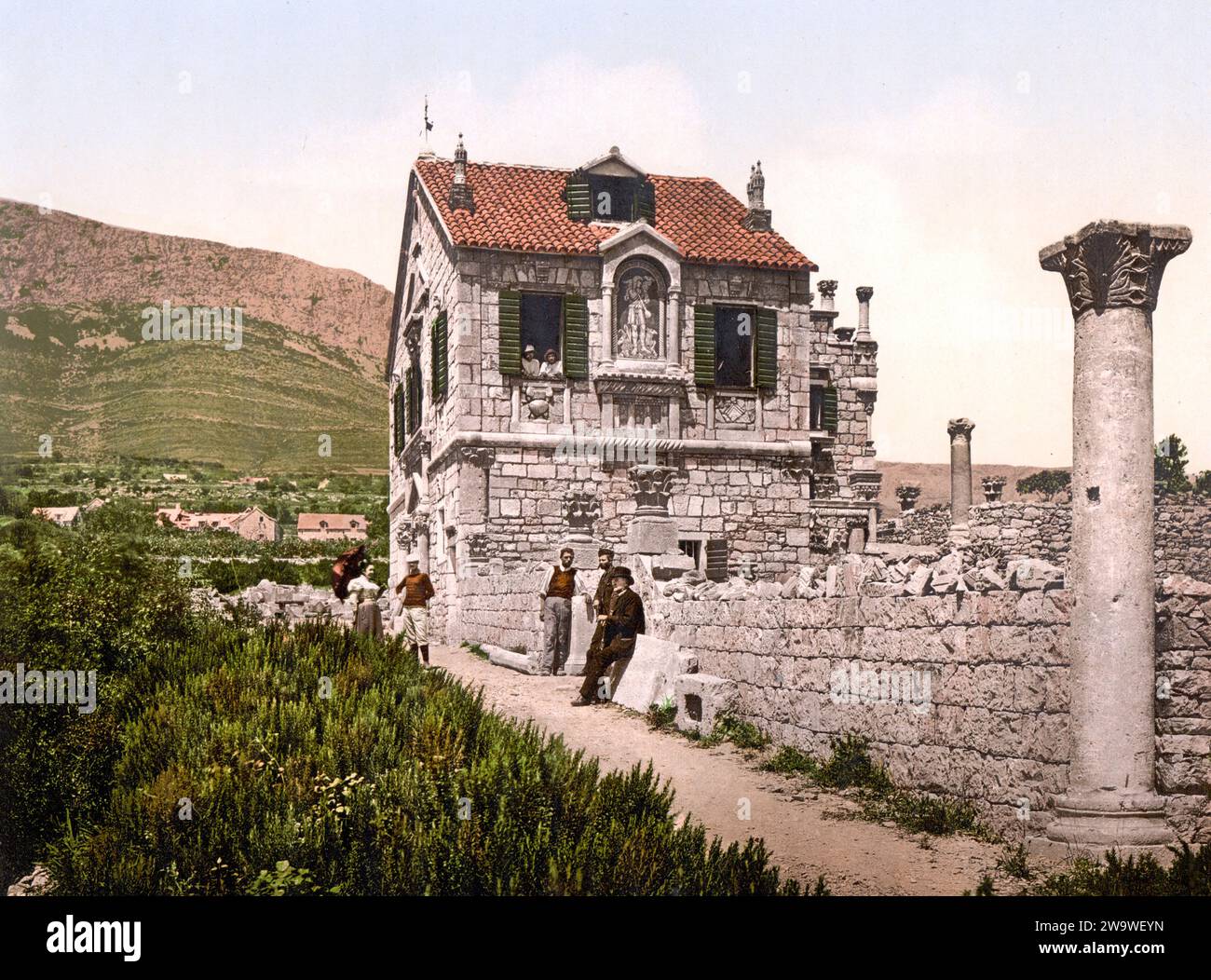 Das Tusculum, Salona, Dalmatien, heute Kroatien, um 1890, Historisch, digital restaurierte Reproduktion von einer Vorlage aus dem 19. Jahrhundert  /  The Tusculum, Salona, Dalmatia, now Croatia, 1890, Historic, digitally restored reproduction from a 19th century original Stock Photo