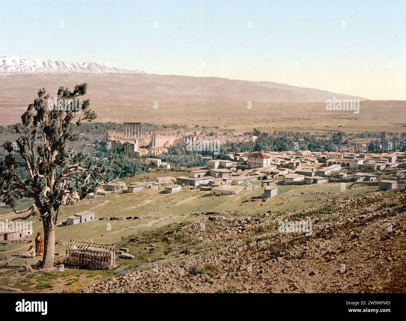 Gesamtansicht von Baalbek, dem Heiligen Land, Libanon, um 1890, Historisch, digital restaurierte Reproduktion von einer Vorlage aus dem 19. Jahrhundert  /  General view of Baalbek, the Holy Land, Libanon, 1890, Historic, digitally restored reproduction from a 19th century original Stock Photo