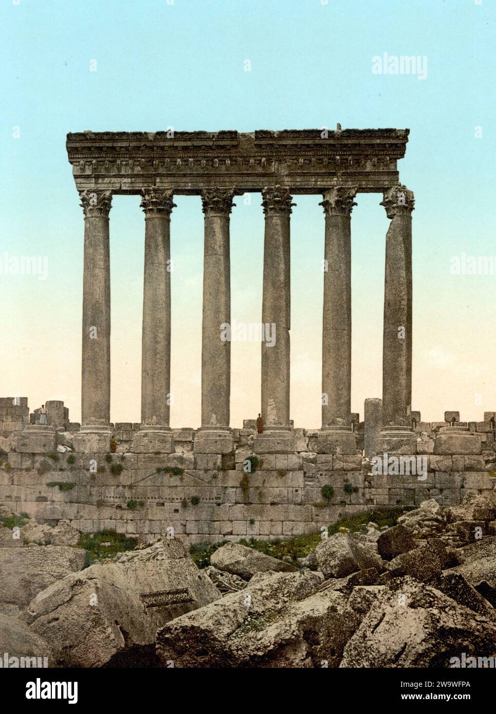 Sonnentempel, Baalbek, das Heilige Land, Libanon, um 1890, Historisch, digital restaurierte Reproduktion von einer Vorlage aus dem 19. Jahrhundert  /  Temple of the Sun, Baalbek, the Holy Land, Libanon, 1890, Historic, digitally restored reproduction from a 19th century original Stock Photo