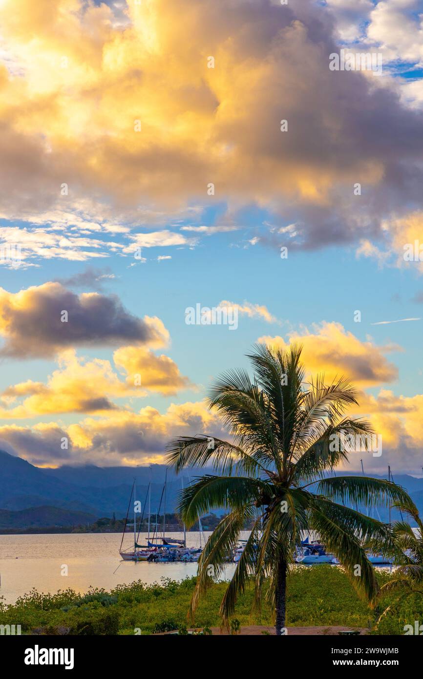 Oahu sunset hi-res stock photography and images - Alamy