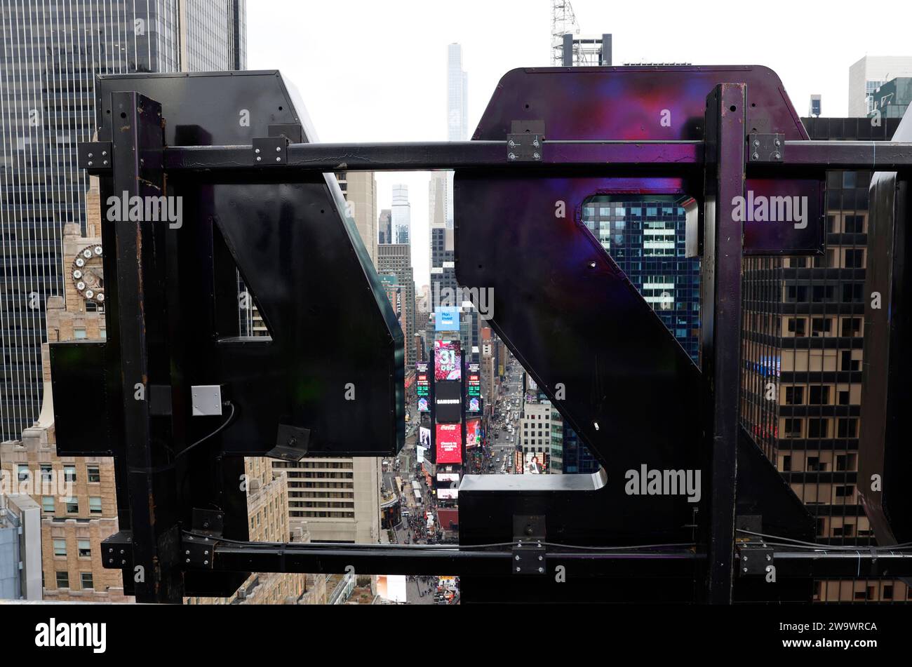 New York, United States. 30th Dec, 2023. The giant sevenfoottall