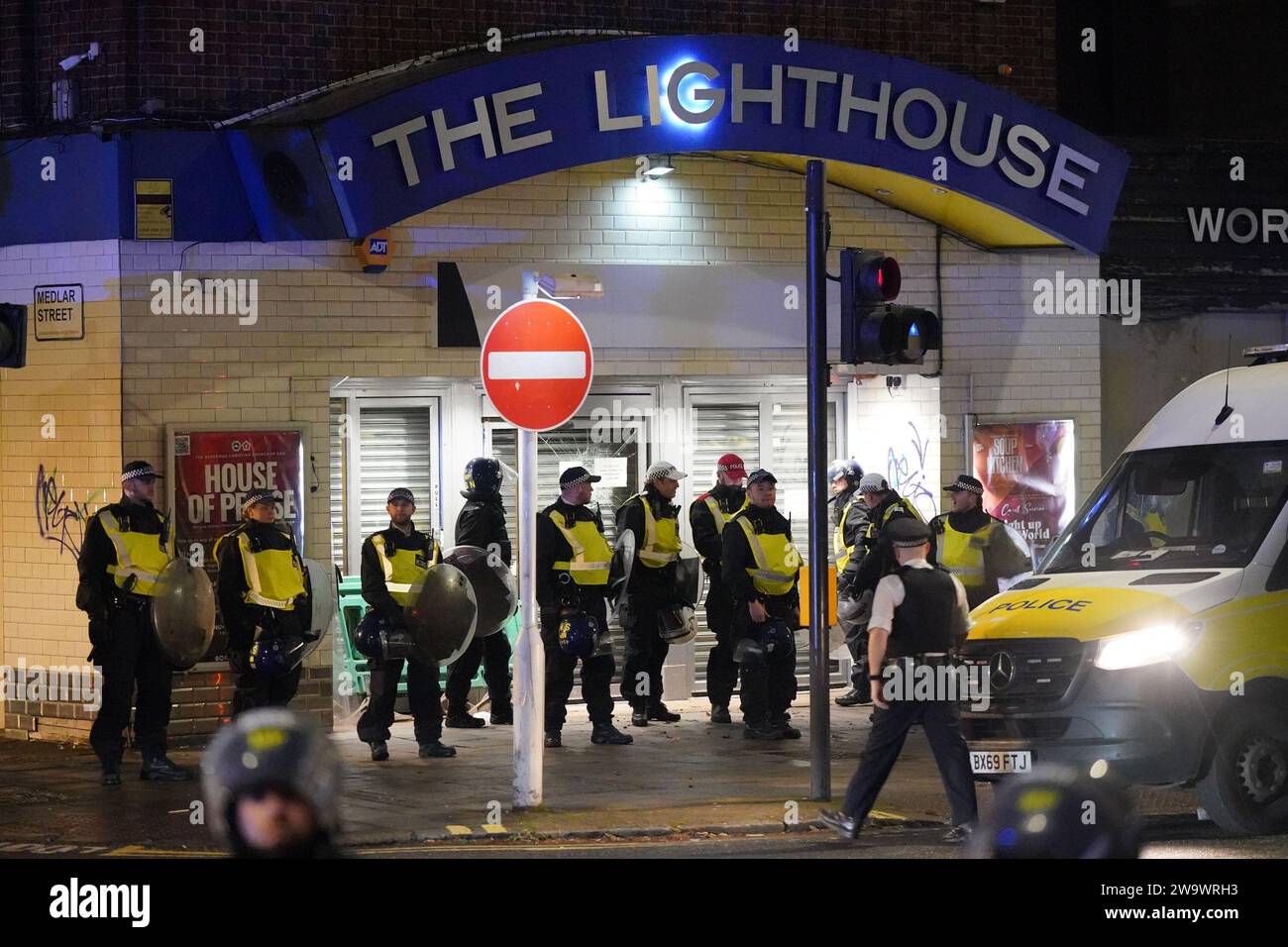 Police following a disturbance near to the Lighthouse Theatre in Camberwell Road, south east London. Picture date: Saturday December 30, 2023. Stock Photo