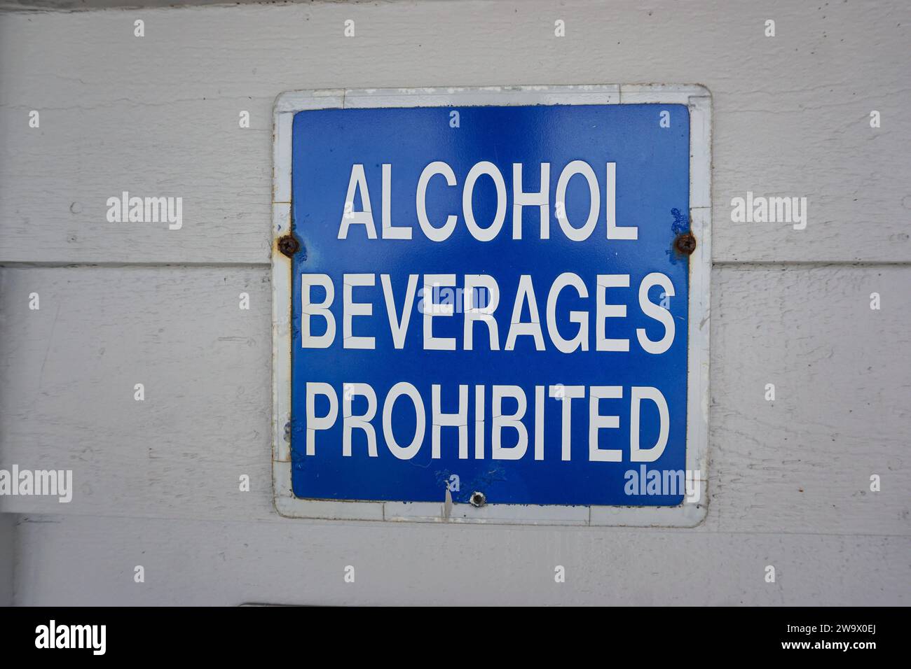 Charleston, Amerika, 01. August 2023 Im Bild Hiweisschild Alcohol