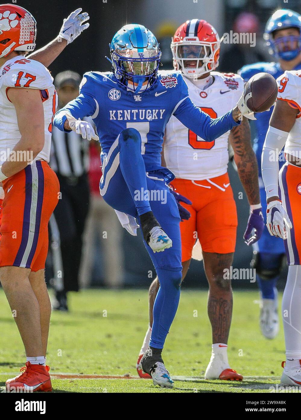 Jacksonville, FL, USA. 29th Dec, 2023. Kentucky's Barion Brown (7