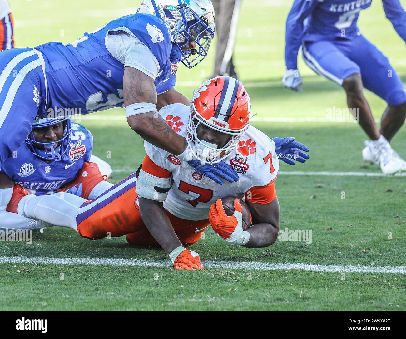 Jacksonville, FL, USA. 29th Dec, 2023. Clemson's Phil Mafah (7) scores