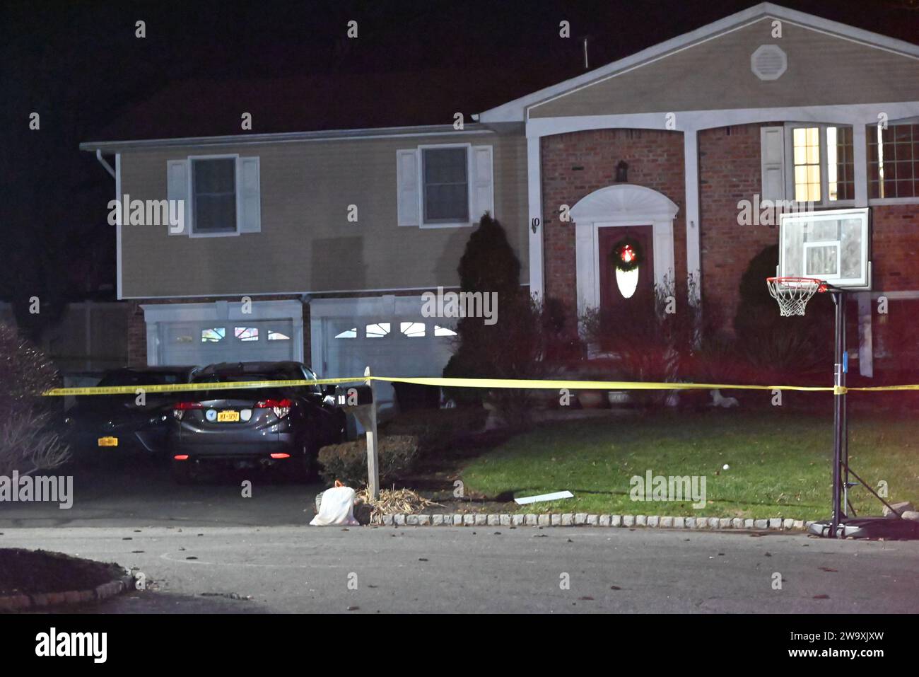 New York, United States. 30th Dec, 2023. Authorities secure the crime scene. Murder-suicide at a home in New City, New York, United States on December 30, 2023. Four family members were found dead in a Rockland County, New York home Saturday in an apparent murder-suicide. 49-year-old Watson Morgan shot and killed his wife, 43-year-old Ornela Morgan and sons ages 10-years-old and 12-years-old then shot and killed himself. (Photo by Kyle Mazza/SOPA Images/Sipa USA) Credit: Sipa USA/Alamy Live News Stock Photo
