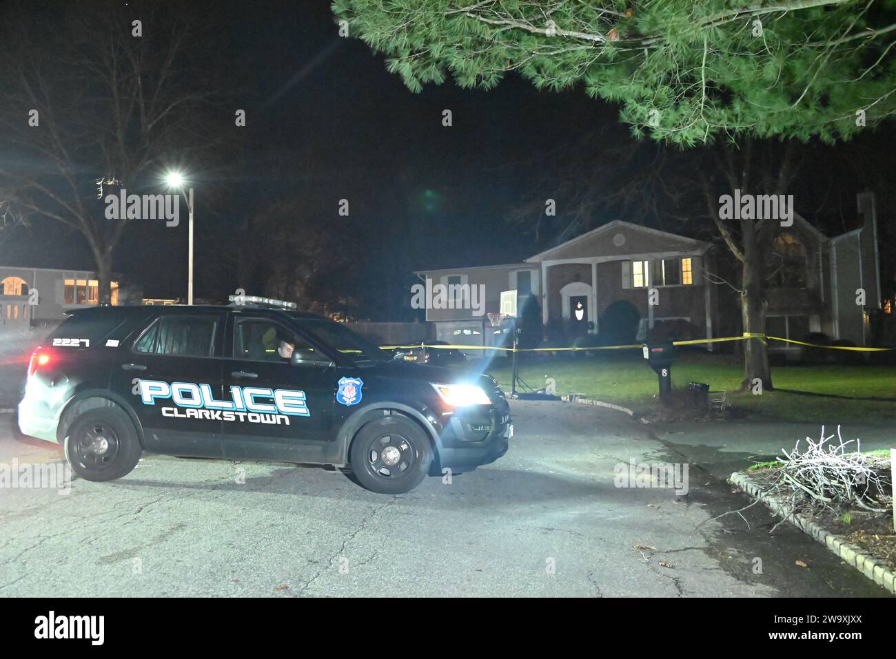 New York, United States. 30th Dec, 2023. Authorities secure the crime scene. Murder-suicide at a home in New City, New York, United States on December 30, 2023. Four family members were found dead in a Rockland County, New York home Saturday in an apparent murder-suicide. 49-year-old Watson Morgan shot and killed his wife, 43-year-old Ornela Morgan and sons ages 10-years-old and 12-years-old then shot and killed himself. (Photo by Kyle Mazza/SOPA Images/Sipa USA) Credit: Sipa USA/Alamy Live News Stock Photo