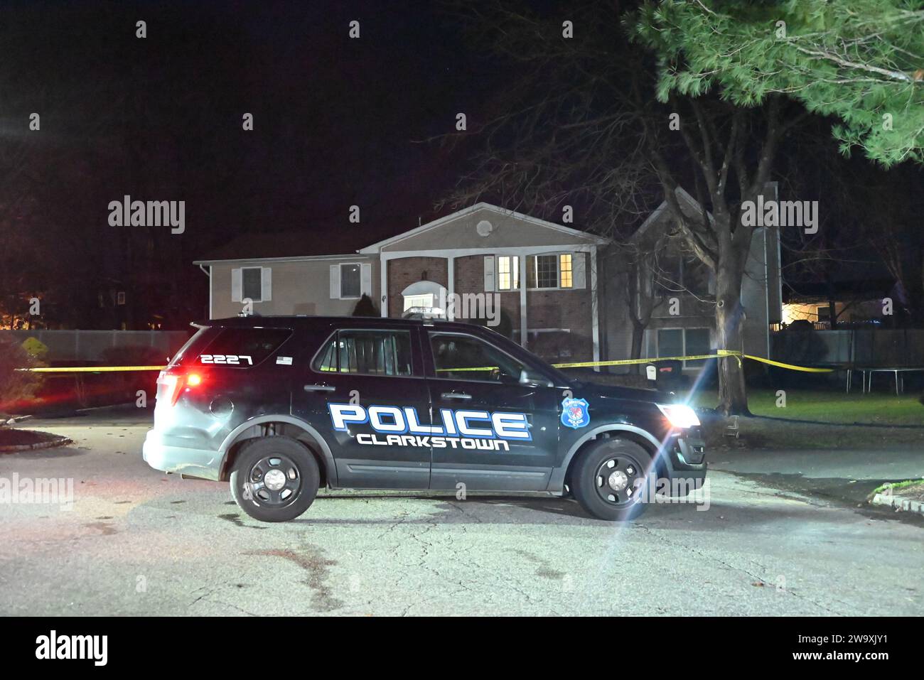 New York, United States. 30th Dec, 2023. Authorities secure the crime scene. Murder-suicide at a home in New City, New York, United States on December 30, 2023. Four family members were found dead in a Rockland County, New York home Saturday in an apparent murder-suicide. 49-year-old Watson Morgan shot and killed his wife, 43-year-old Ornela Morgan and sons ages 10-years-old and 12-years-old then shot and killed himself. Credit: SOPA Images Limited/Alamy Live News Stock Photo