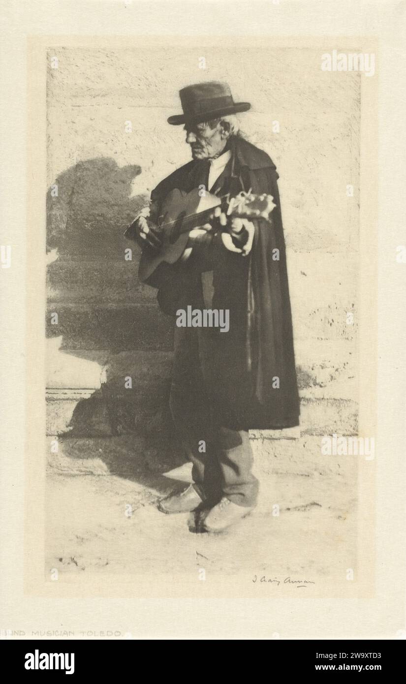 These is a muszalm, Berha,amerer yat, C. 1913 - 1914 photograph  Granada paper  musician. cithern, mandolin, guitar, balalaika - CC - out of doors Granada Stock Photo