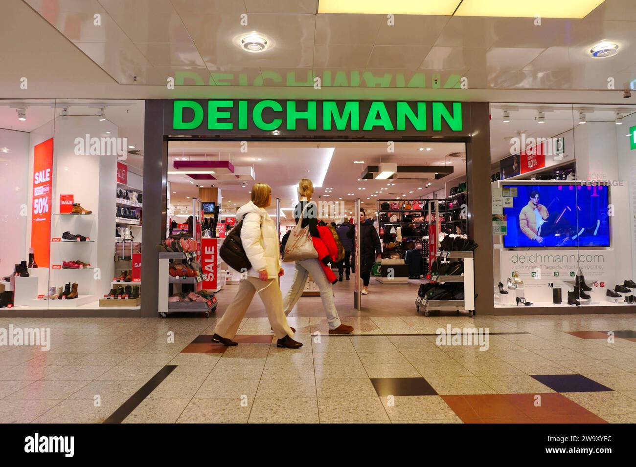 Deichmann Schuh Filiale . gesehen am 29.12.2023 im LEZ Laatzen/Hannover *** Deichmann shoe store seen on 29 12 2023 in LEZ Laatzen Hannover Stock Photo