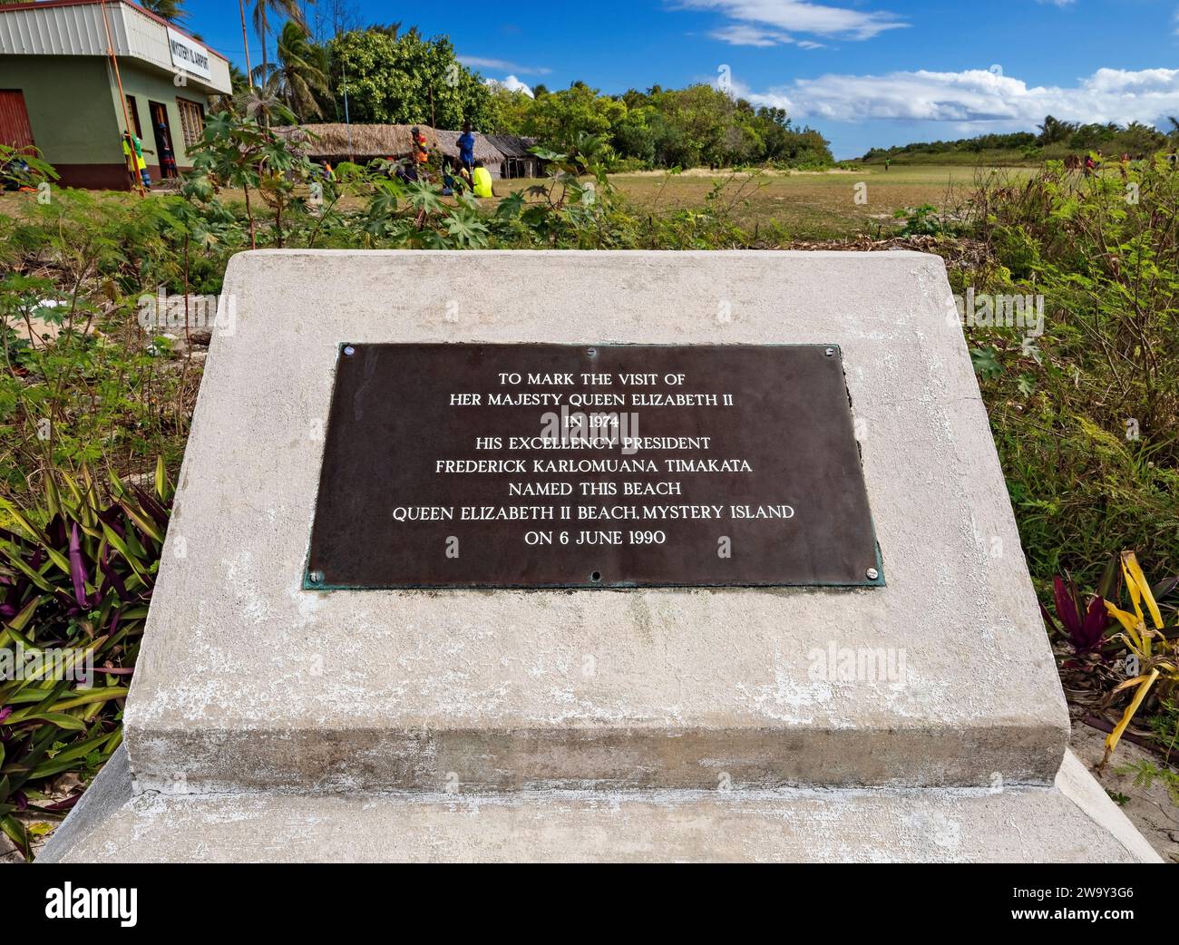 Queen elizabeth inyeug island visit hi-res stock photography and images ...
