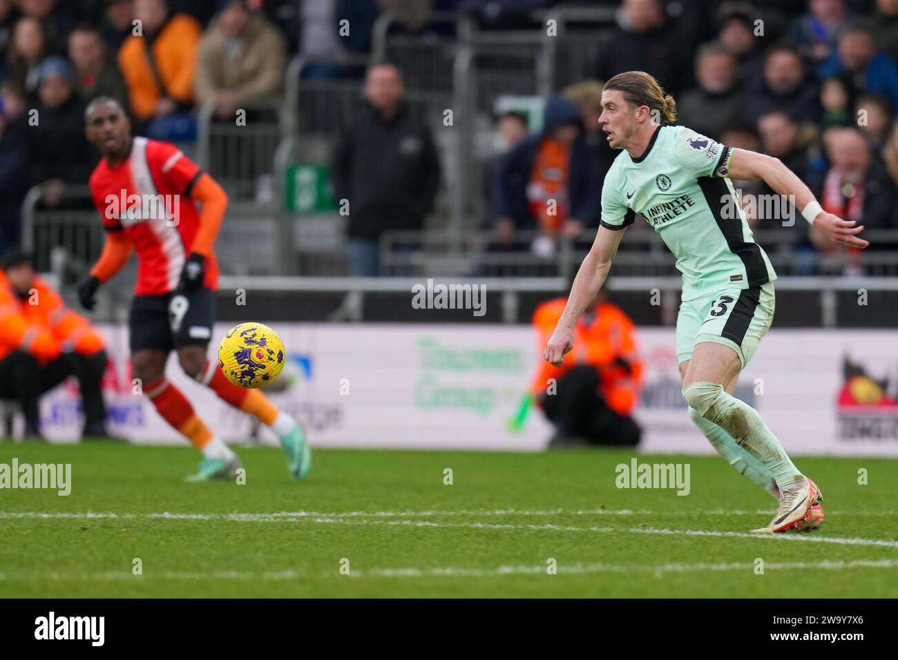 Luton, UK. 30th Dec, 2023. Conor Gallagher (23) of Chelsea (right) during the Premier League match between Luton Town and Chelsea at Kenilworth Road, Luton, England on 30 December 2023. Photo by David Horn. Credit: PRiME Media Images/Alamy Live News Stock Photo