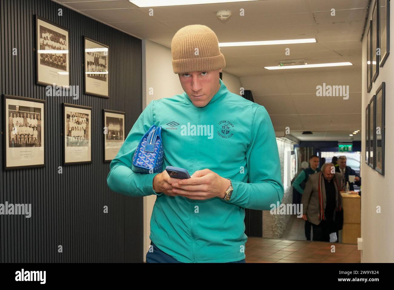 Luton, UK. 30th Dec, 2023. Ross Barkley (6) of Luton Town arrives for