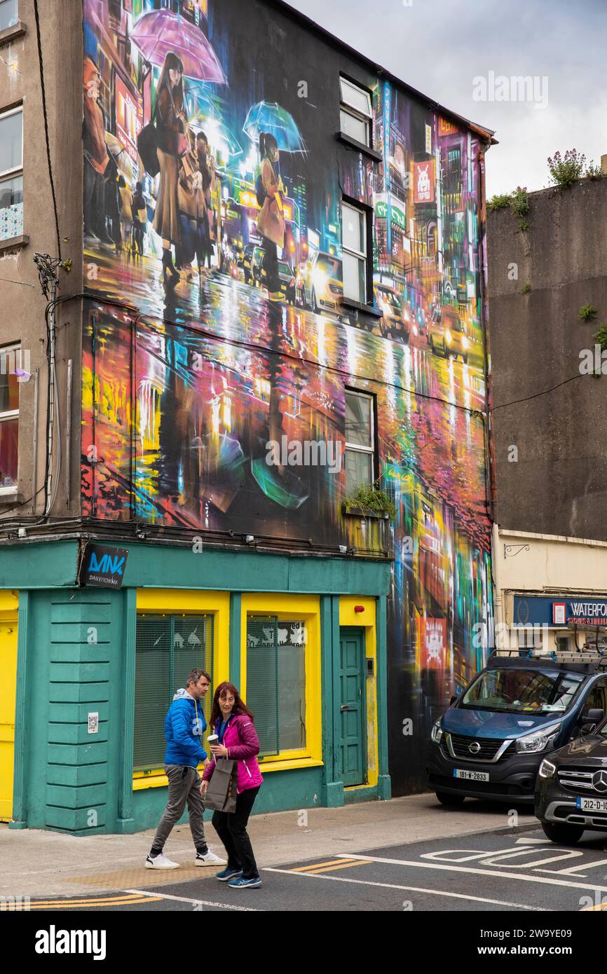 Ireland, Munster, Waterford, O’Connell Street, Neon Waves, Tokyo night mural painting by Dan Kitchener on Vulcan Street junction Stock Photo