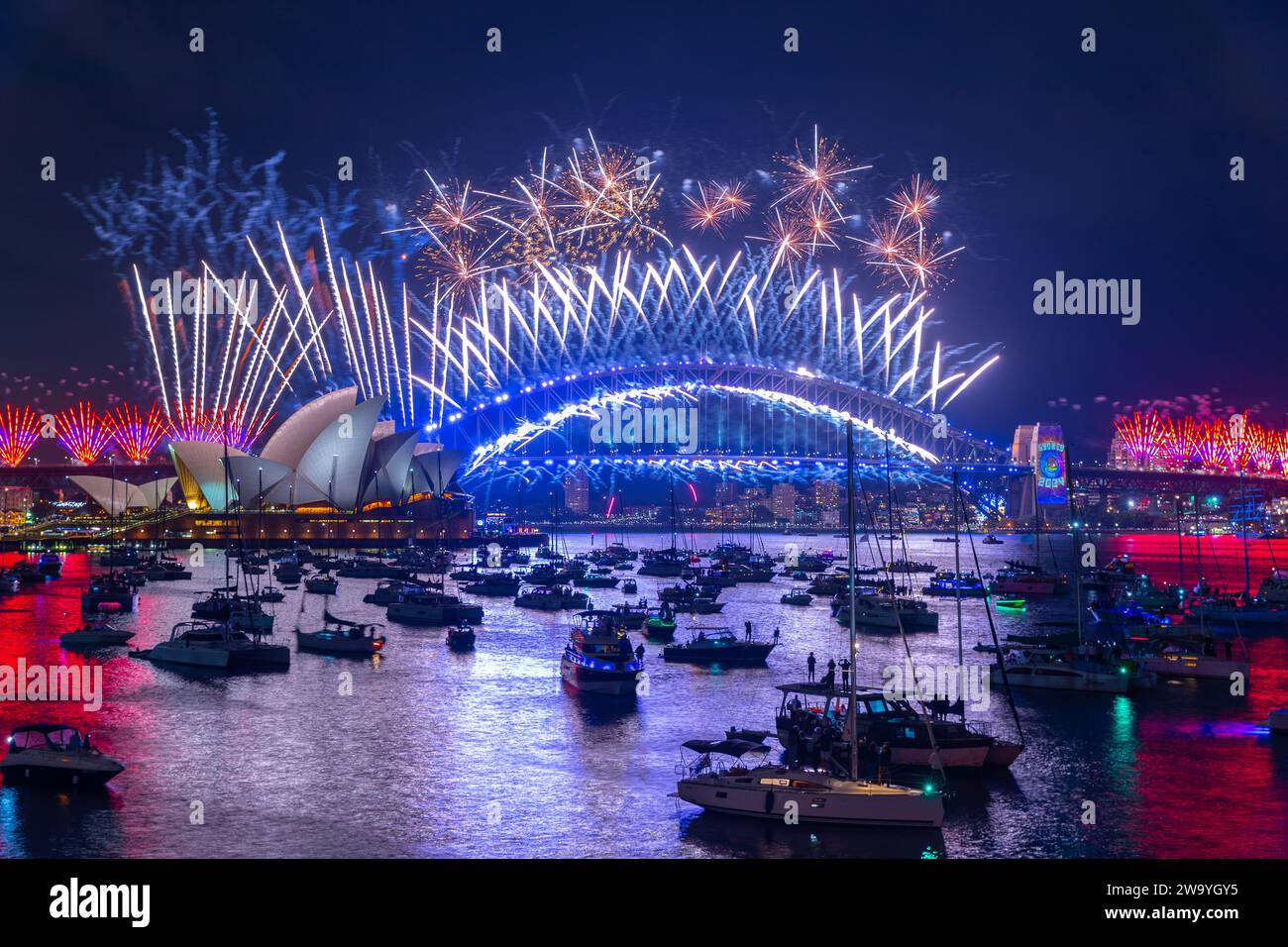 Sydney fireworks 2024 hi-res stock photography and images - Alamy