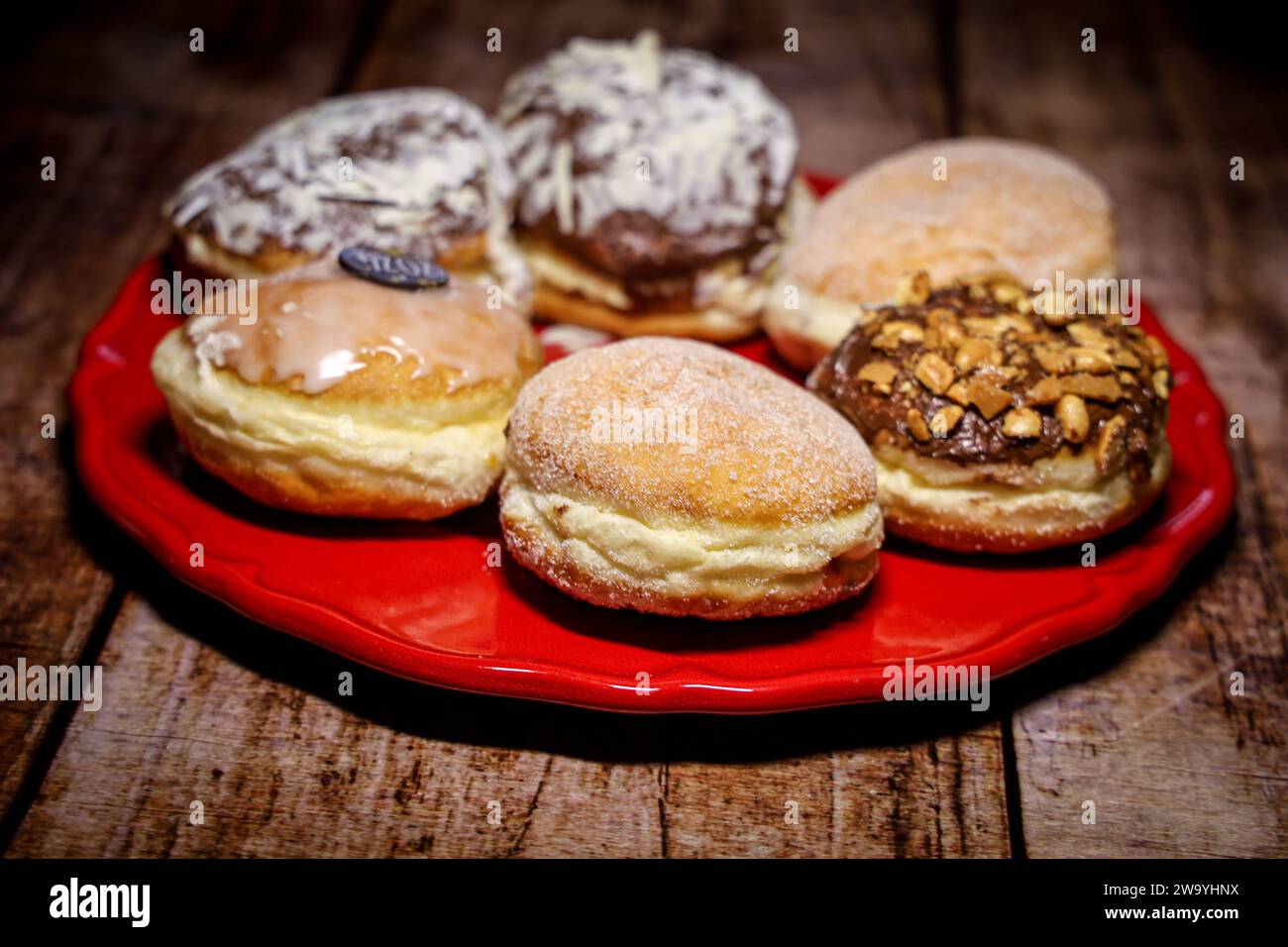 Teller mit Berliner Pfannkuchen, Berliner, Berliner Ballen, Kreppel ...