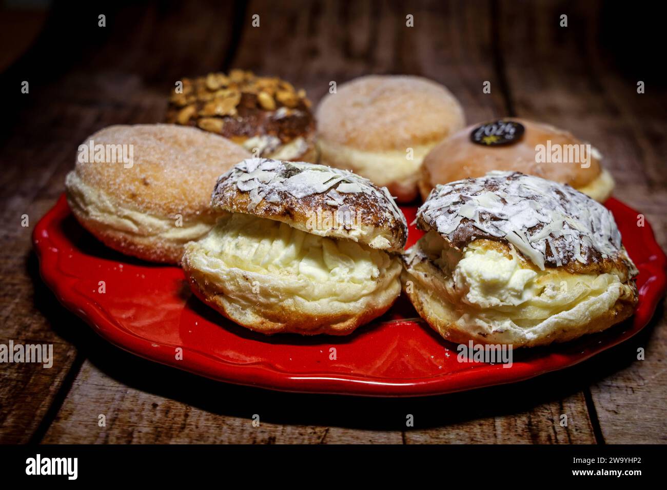 Teller mit Berliner Pfannkuchen, Berliner, Berliner Ballen, Kreppel ...