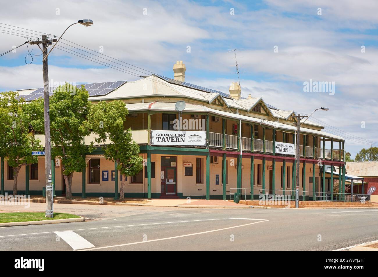 The Goomalling Tavern, a country pub offering beer, food and accommodation in the Wheatbelt town of Goomalling, Western Australia. Built from 1904. Stock Photo