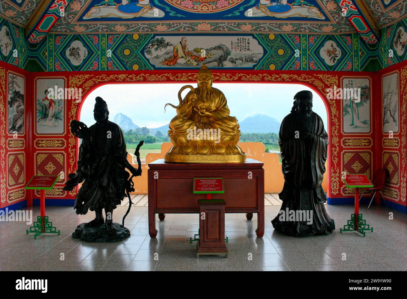 Statues of, from left to right Chi Kung Huo Fu, aka Ji Gong (a Chan