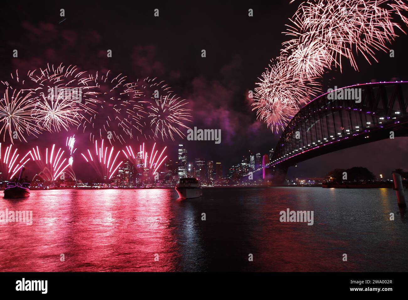 Sydney fireworks 2024 hi-res stock photography and images - Alamy