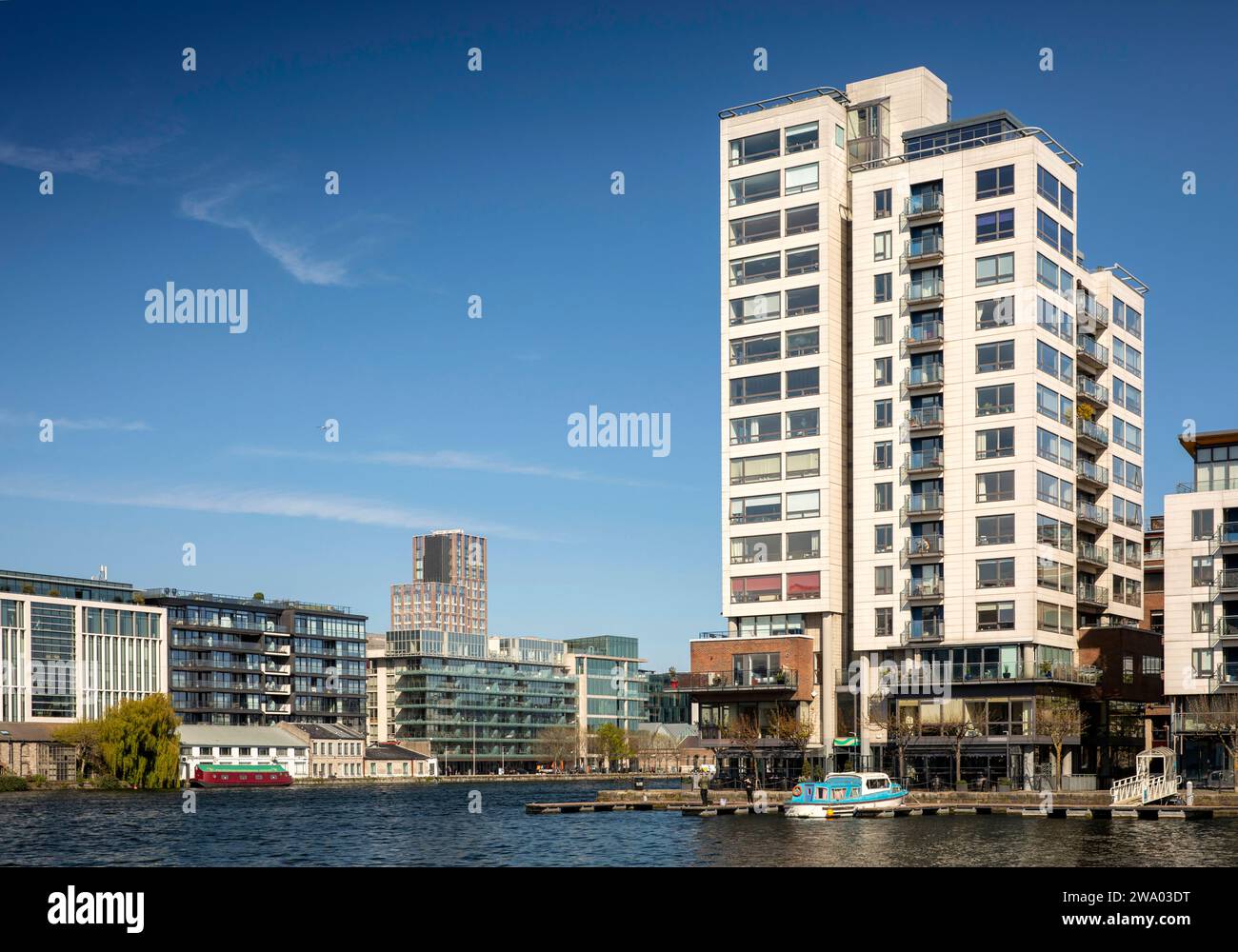 Ireland, Dublin, new offices and apartments on Charlotte and Hanover Quays across Grand Canal Basin Stock Photo