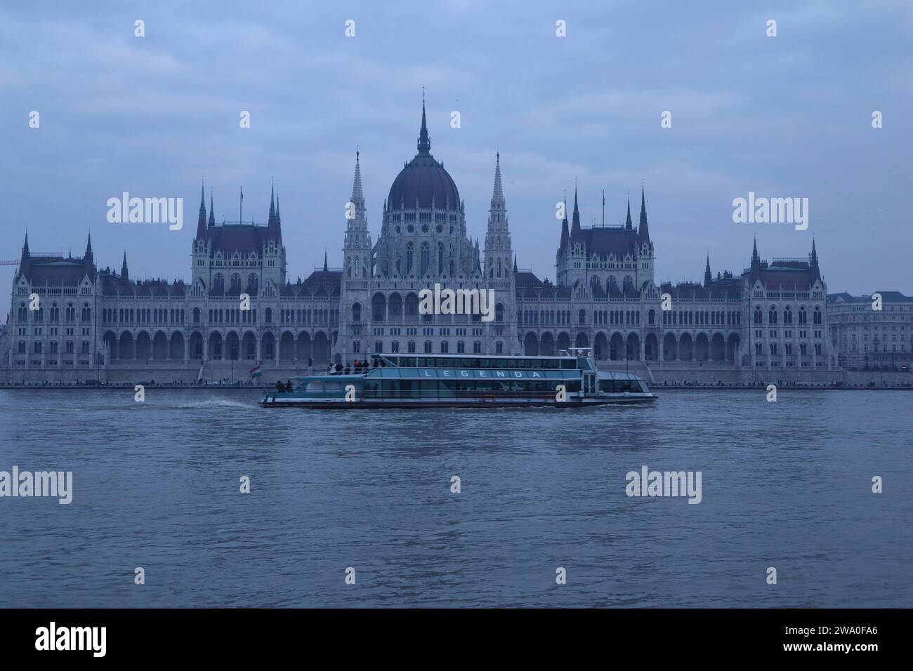 Budapest, Hungary, Dec, 31, 2023. Budapest, Hungary. Weather, Danube water level on the last day of the year. Credit Ilona Barna, BIPHOTONEWS, Alamy Live News Stock Photo