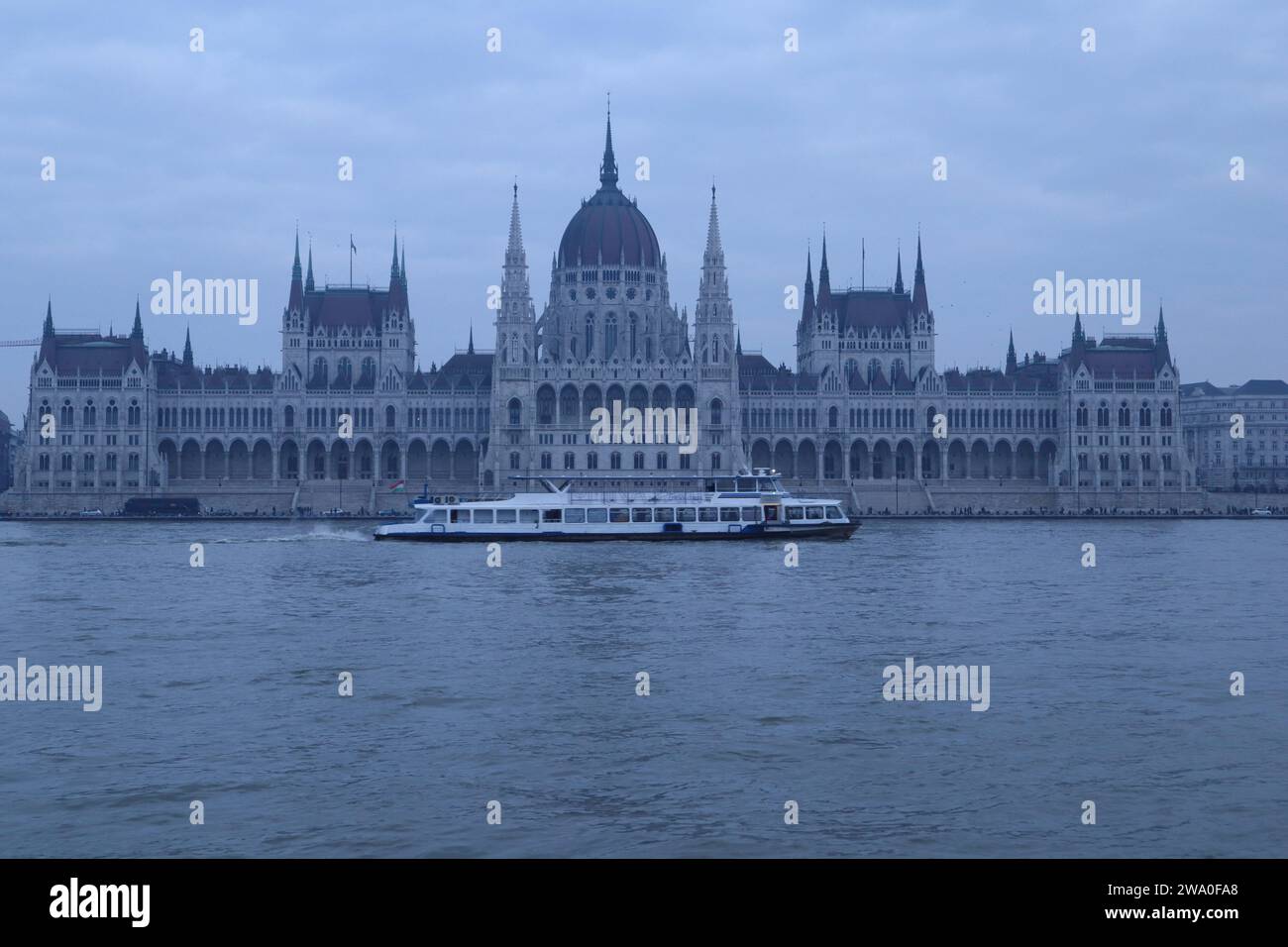 Budapest, Hungary, Dec, 31, 2023. Budapest, Hungary. Weather, Danube water level on the last day of the year. Credit Ilona Barna, BIPHOTONEWS, Alamy Live News Stock Photo