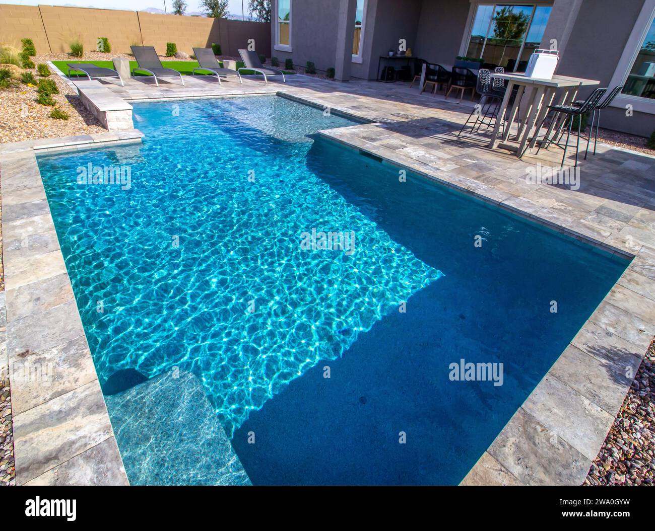 Swimming pool green shrubs hi-res stock photography and images - Alamy