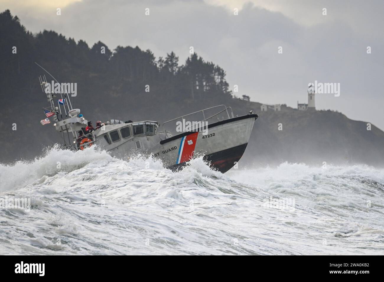 Students and teachers aboard a 47-foot Motor Lifeboat (MLB) from the Coast Guard’s National Motor Lifeboat School conduct surf training near the North Head Lighthouse outside of Ilwaco, Wash., Jan. 21, 2023. The school provides resident training for Coast Guard boatswain’s mates to become proficient operators in heavy weather conditions, as well as MLB knowledge and standardization assessments. (U.S. Coast Guard photo by Petty Officer Steve Strohmaier) Stock Photo