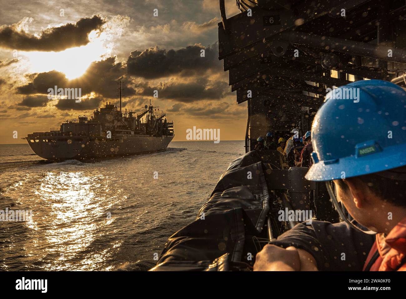 Uss philippine sea cg 58 hi-res stock photography and images
