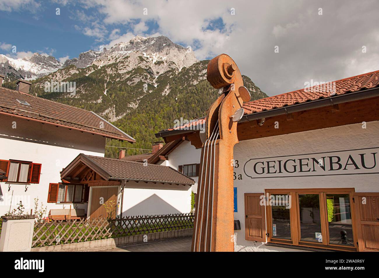Scroll Rainer Violin, scroll and neck section as a symbol in front of the workshop ...