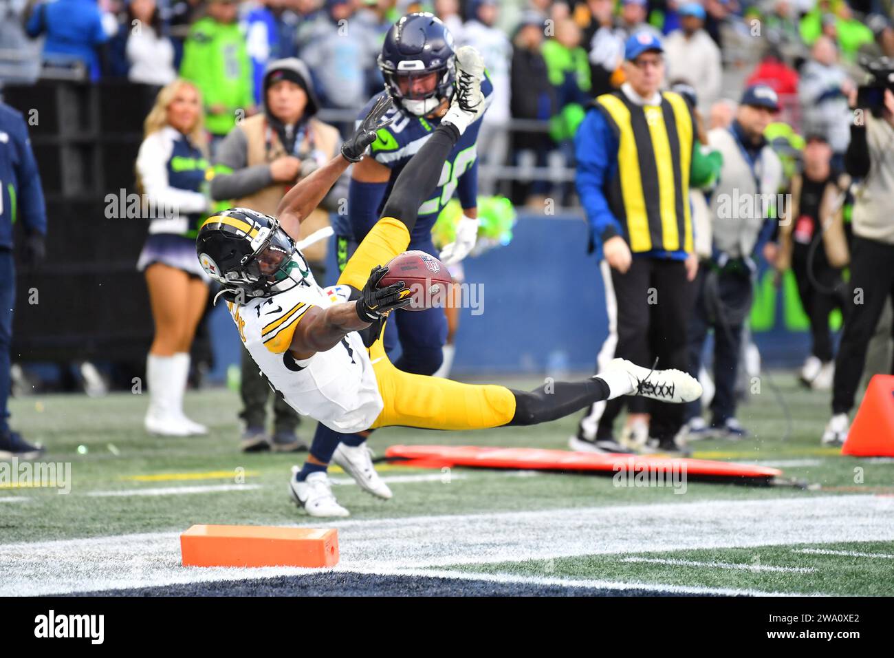 Seattle, WA, USA. 31st Dec, 2023. Pittsburgh Steelers wide receiver Pickens (14