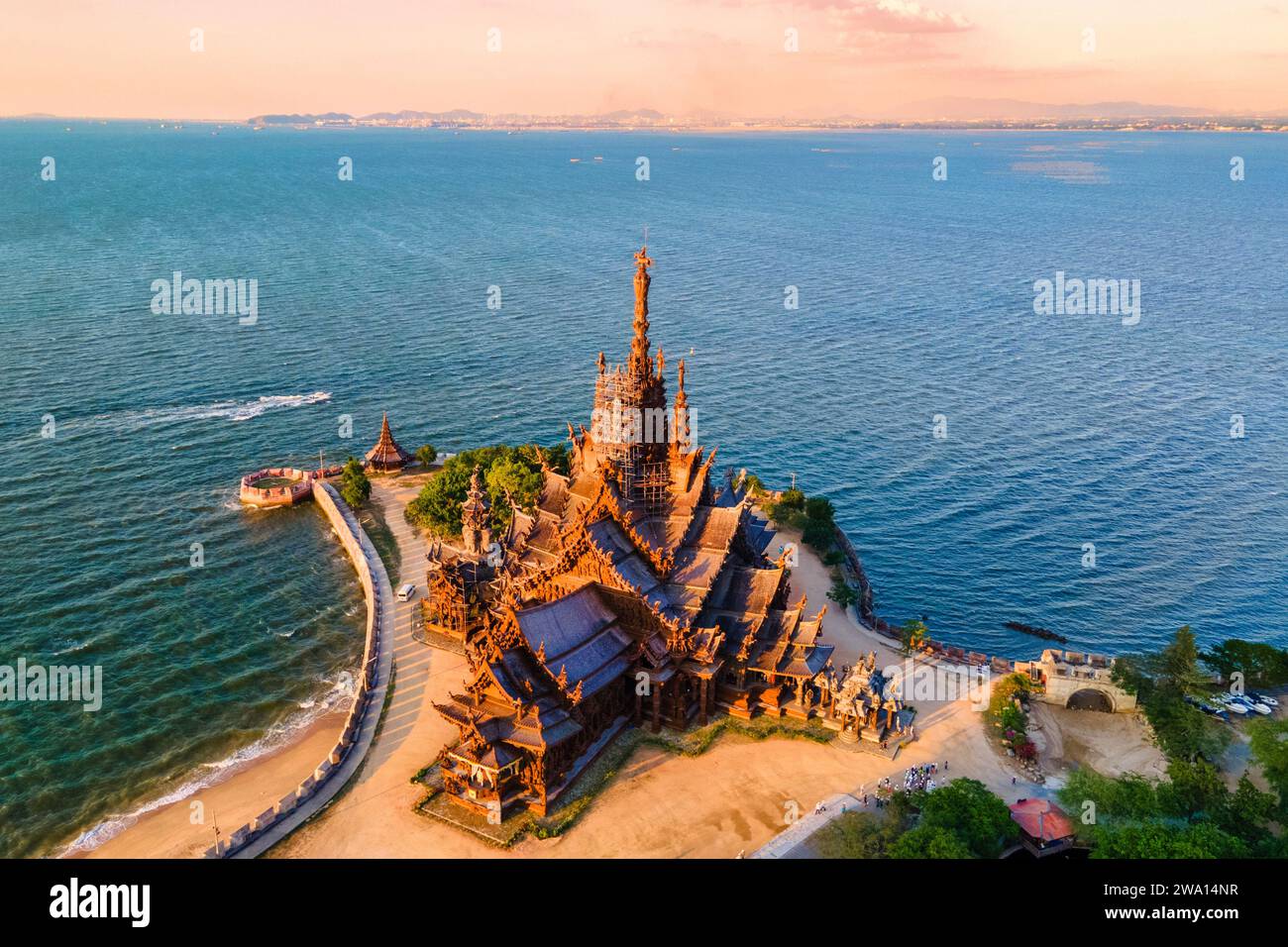 the-sanctuary-of-truth-wooden-temple-in-pattaya-thailand-at-sunset