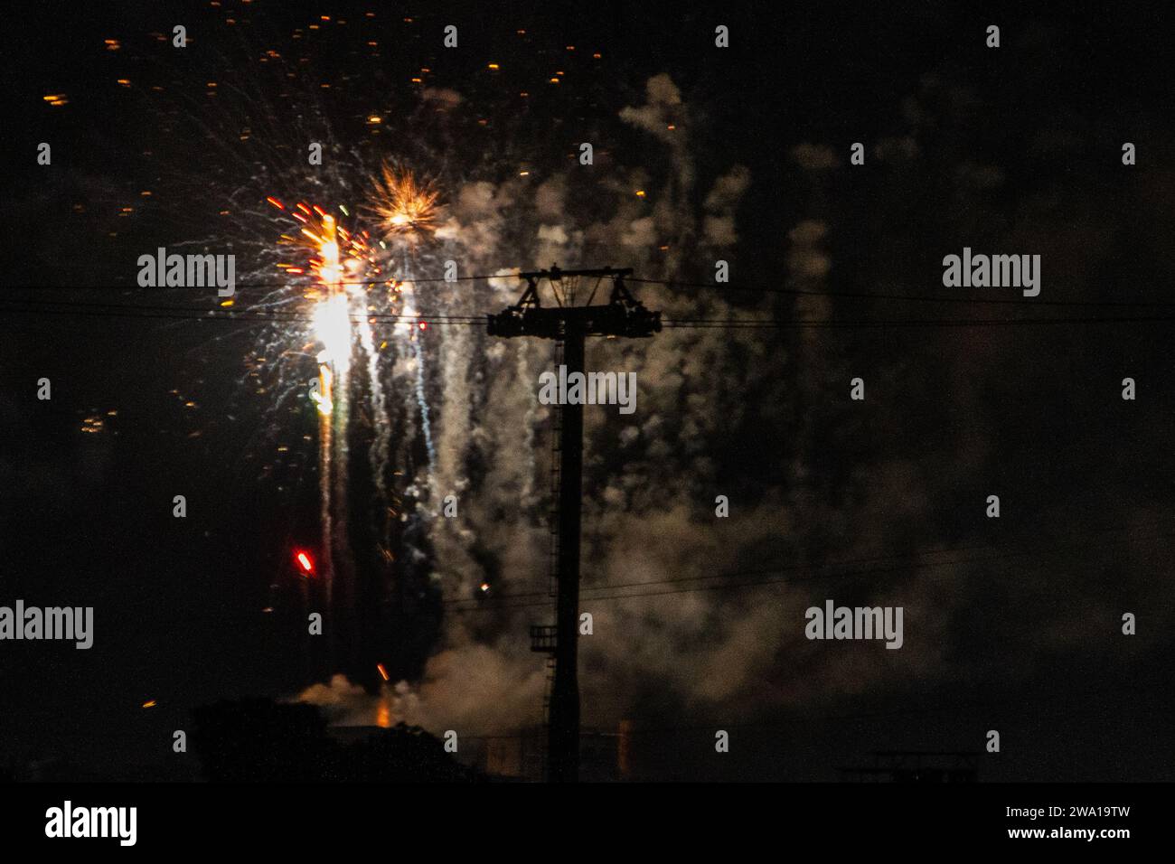 Rio de Janeiro, Rio de Janeiro, Brasil. 1st Jan, 2024. Rio de Janeiro (RJ) 01/01/20124 - CPX/FOGOS/NOVO YEAR/ COMPLEXO DO ALEMAO - The German Complex (CPX), located in the North zone of Rio de Janeiro, had the largest burning of fireworks of history. There were half an hour of fireworks that marked the turn of the year from 2023 to 2024. (Foto: Ãƒ''°rica Martin/Thenews2/Zumapress) (Credit Image: © Erica Martin/TheNEWS2 via ZUMA Press Wire) EDITORIAL USAGE ONLY! Not for Commercial USAGE! Credit: ZUMA Press, Inc./Alamy Live News Stock Photo