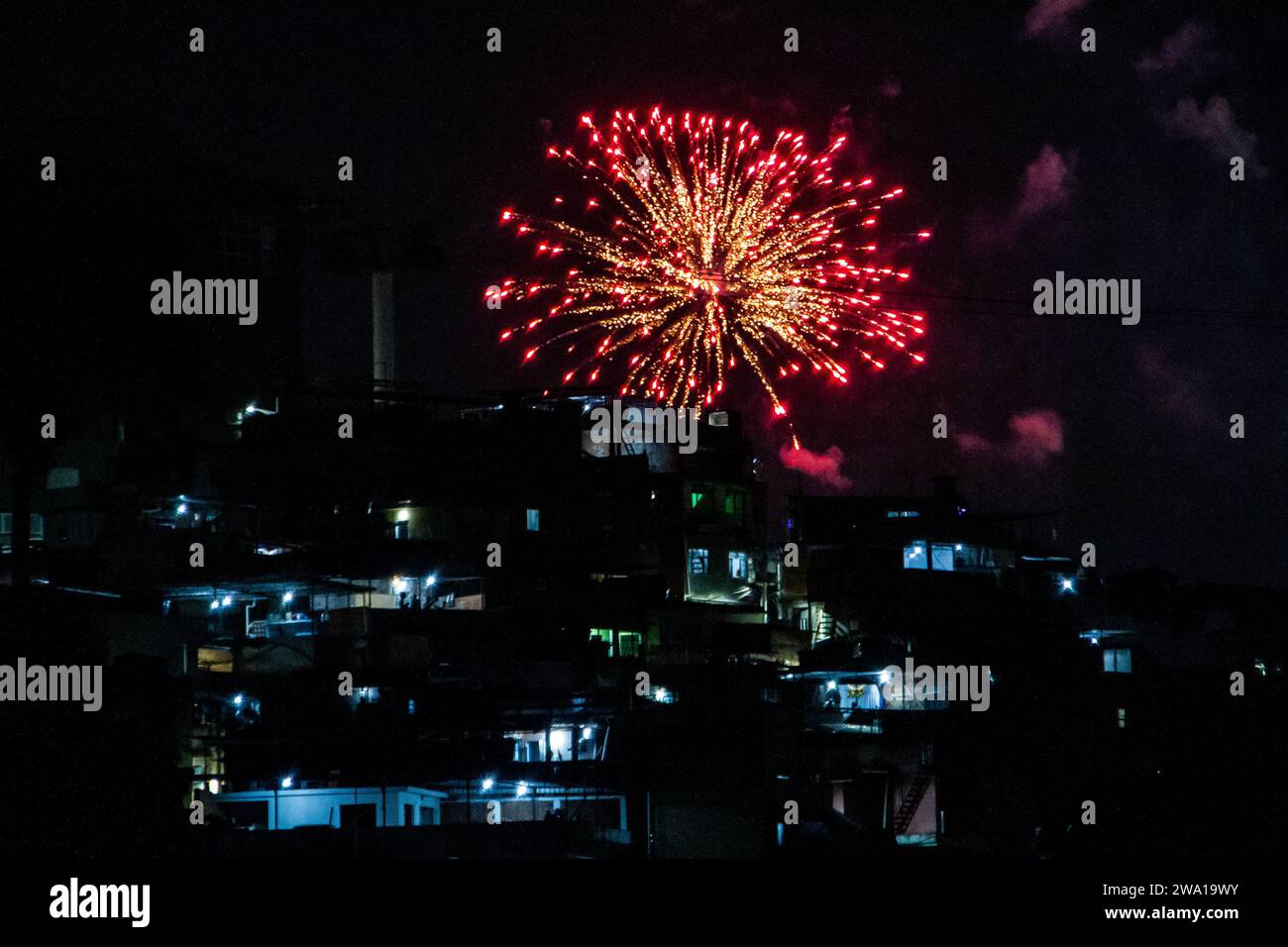 Rio de Janeiro, Rio de Janeiro, Brasil. 1st Jan, 2024. Rio de Janeiro (RJ) 01/01/20124 - CPX/FOGOS/NOVO YEAR/ COMPLEXO DO ALEMAO - The German Complex (CPX), located in the North zone of Rio de Janeiro, had the largest burning of fireworks of history. There were half an hour of fireworks that marked the turn of the year from 2023 to 2024. (Foto: Ãƒ''°rica Martin/Thenews2/Zumapress) (Credit Image: © Erica Martin/TheNEWS2 via ZUMA Press Wire) EDITORIAL USAGE ONLY! Not for Commercial USAGE! Credit: ZUMA Press, Inc./Alamy Live News Stock Photo