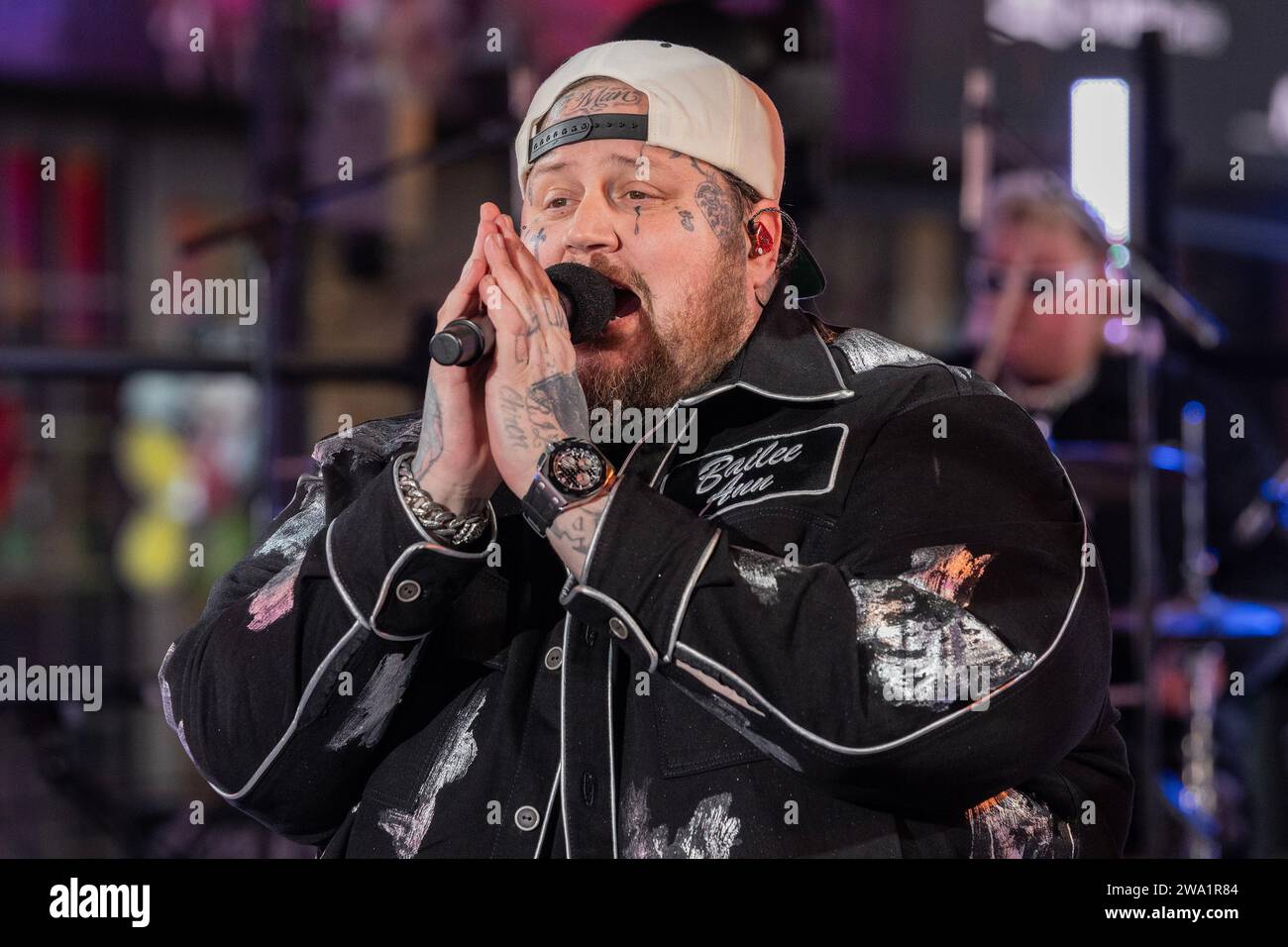 Jelly Roll performs on stage during 2024 New Year's celebration on ...