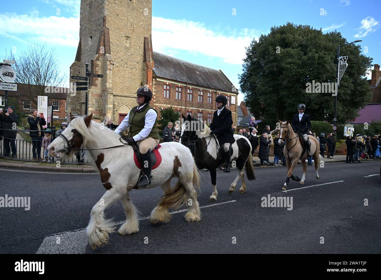 Maldon Essex UK 1st Jan 2024 The Puckeridge And Essex Union Hunt   Maldon Essex Uk 1st Jan 2024 The Puckeridge And Essex Union Hunt Parade Along Maldon High Street In Essex Uk For Their Annual New Years Day Meeting Credit Martin Daltonalamy Live News 2WA1TJP 