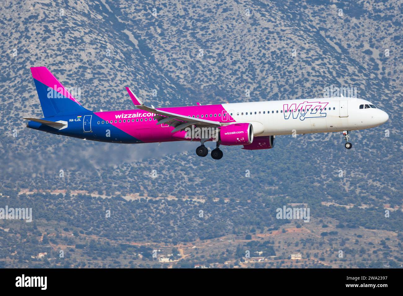 Wizzair A320 approaching Athen airport Stock Photo