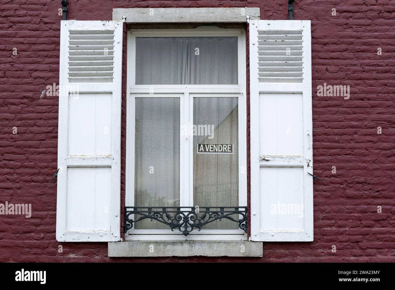 Maisons a vendre ou a louer - Affiche sur les fenêtres | House for rent or to sale - Poster on the window Stock Photo