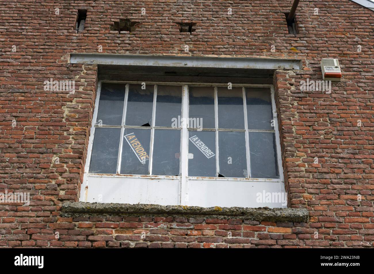 Maisons a vendre ou a louer Affiche sur les fenêtres House for rent
