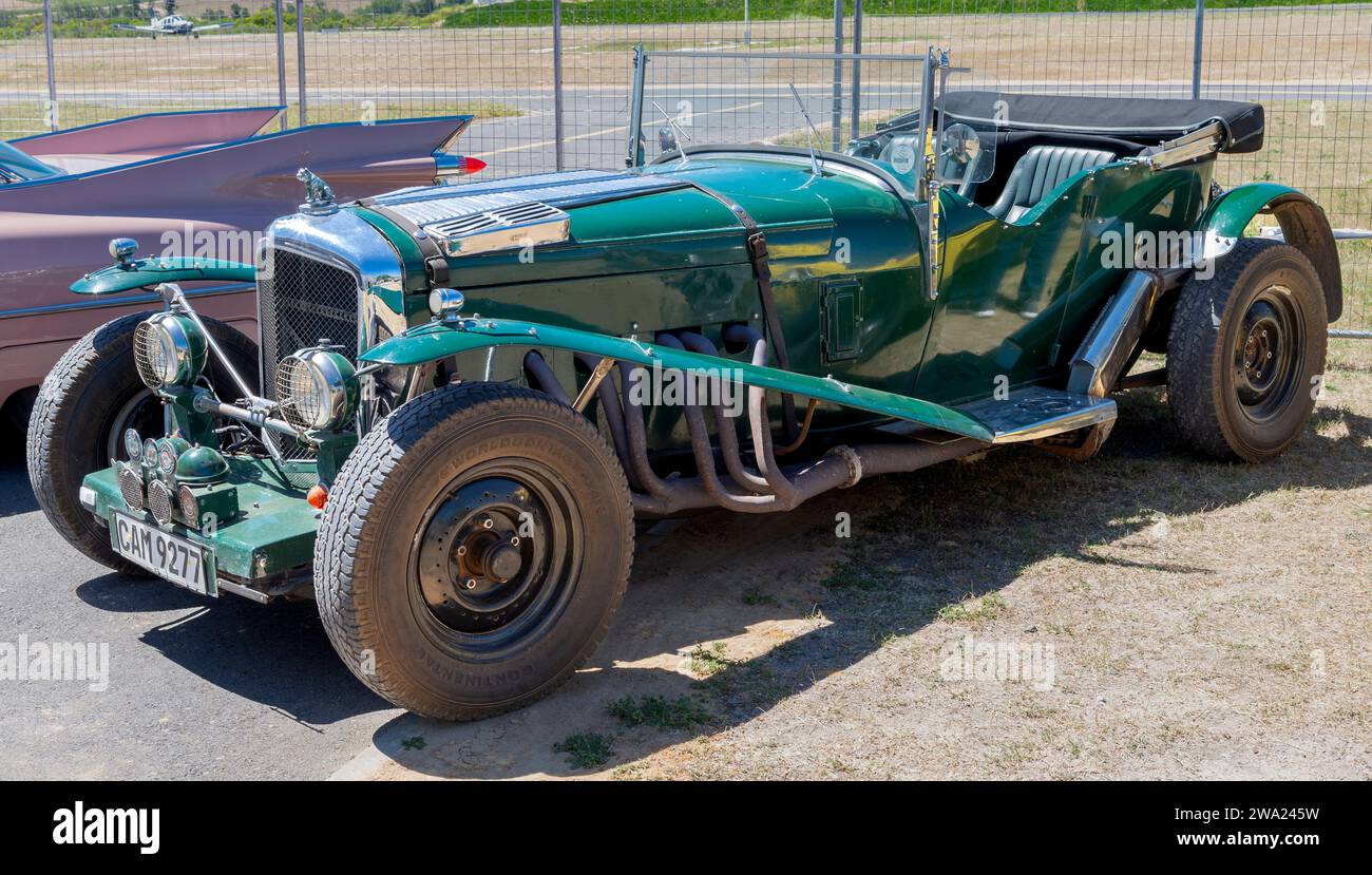 Yellow austin vintage car hi-res stock photography and images - Alamy
