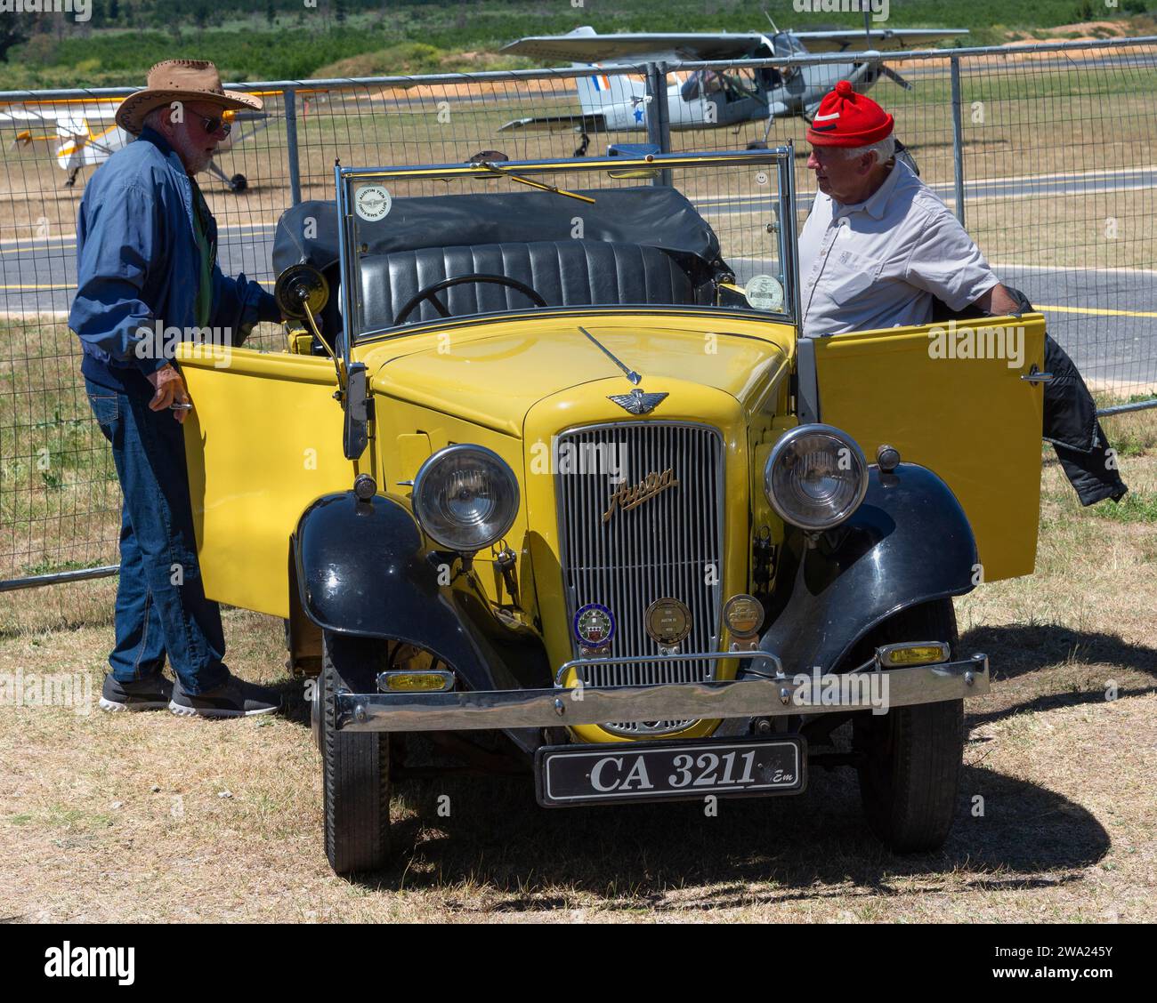 Yellow austin vintage car hi-res stock photography and images - Alamy