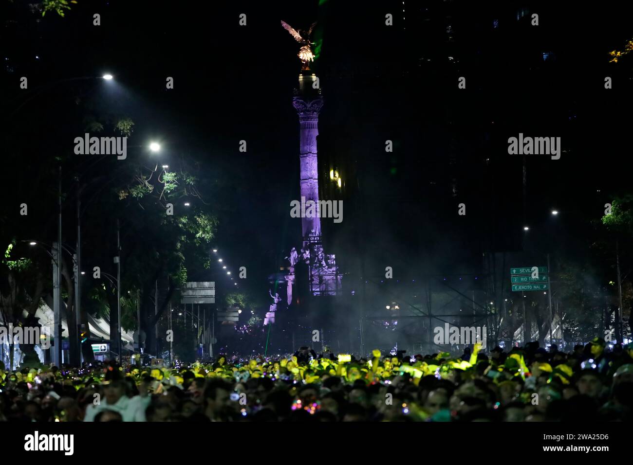 Mexico City Mexico 01st Jan 2024 December 31 2023 Mexico City   Mexico City Mexico 01st Jan 2024 December 31 2023 Mexico City Mexico Thousands Of People Say Goodbye To The Year 2023 And Welcome The New Year 2024 To The Rhythm Of The Songs Of Panamanian Singer Songwriter Ruben Blades At The Glorieta Del Ahuehuete In Mexico City On December 31 2023 In Mexico City Mexico Photo By Luis Barroneyepix Groupsipa Usa Credit Sipa Usaalamy Live News 2WA25D6 