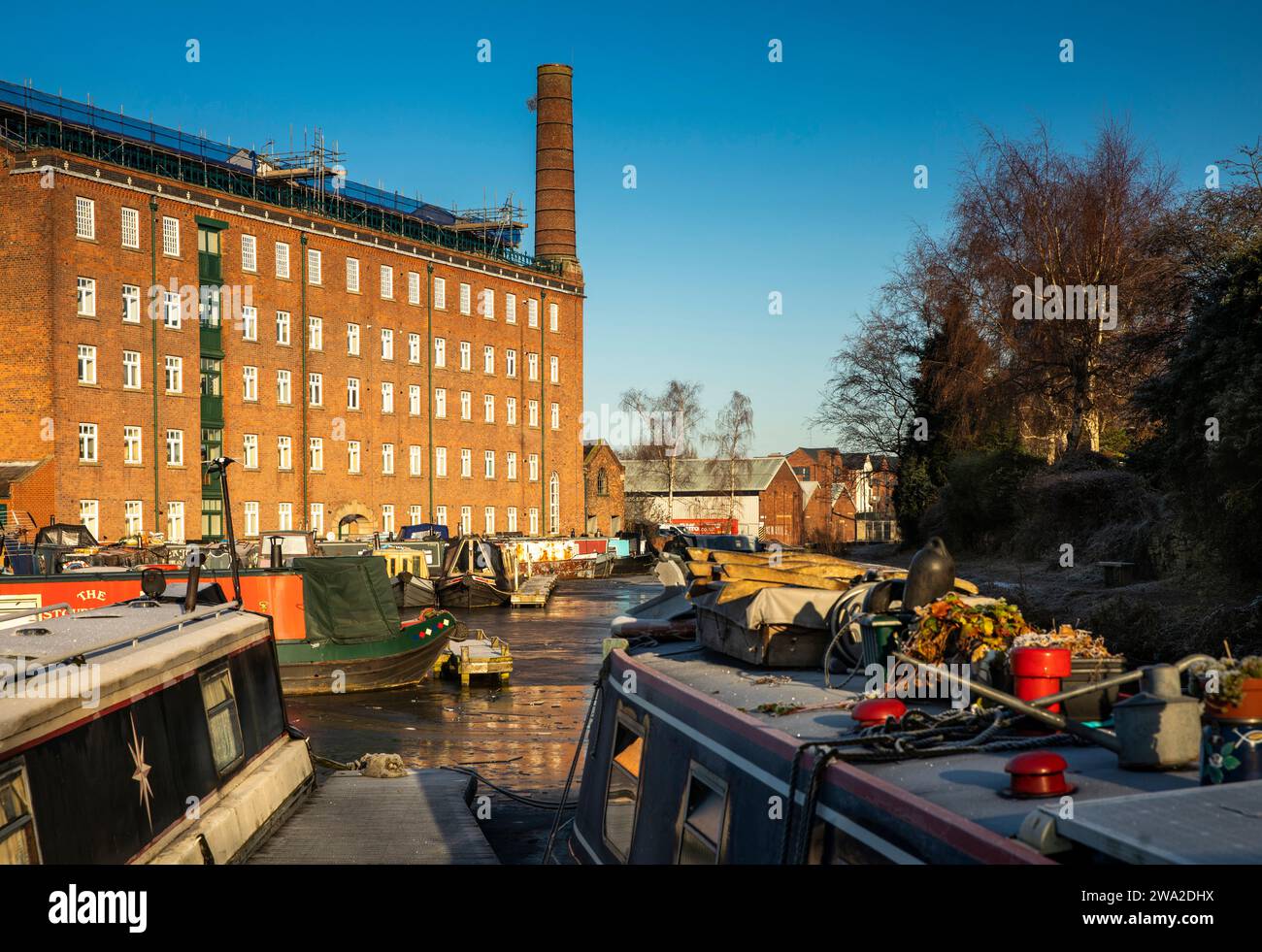 UK, England, Cheshire, Macclesfield, winter, frozen narrowboats on Macclesfield Canal at old Hovis Mill Stock Photo