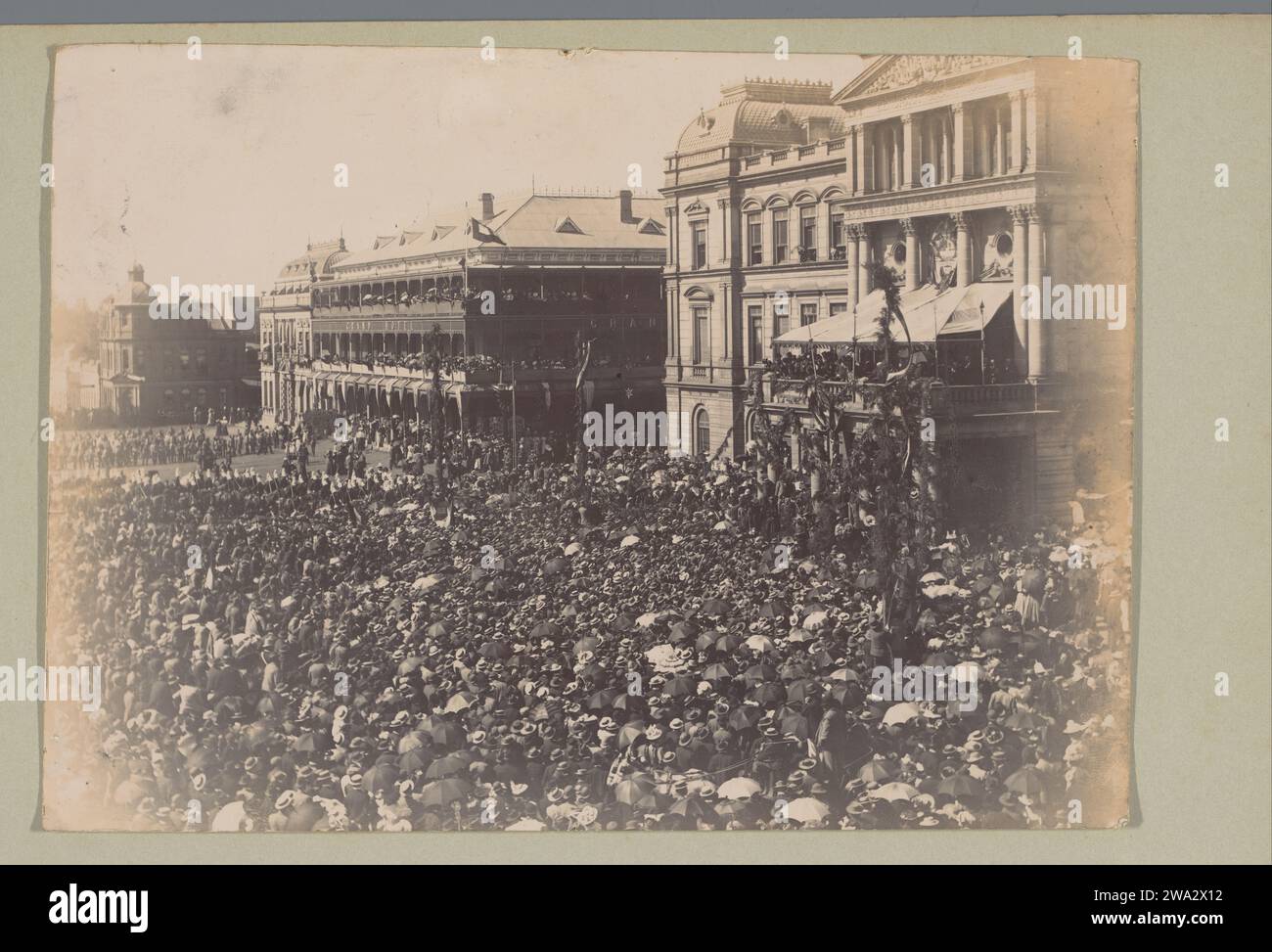 Crowd on the Kerkplein in Pretoria during the inauguration of President ...