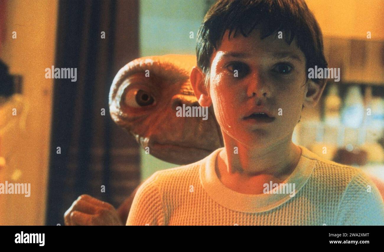 E.T. THE EXTRA-TERRESTRIAL 1982 Universal Pictures film with Henry Thomas Stock Photo